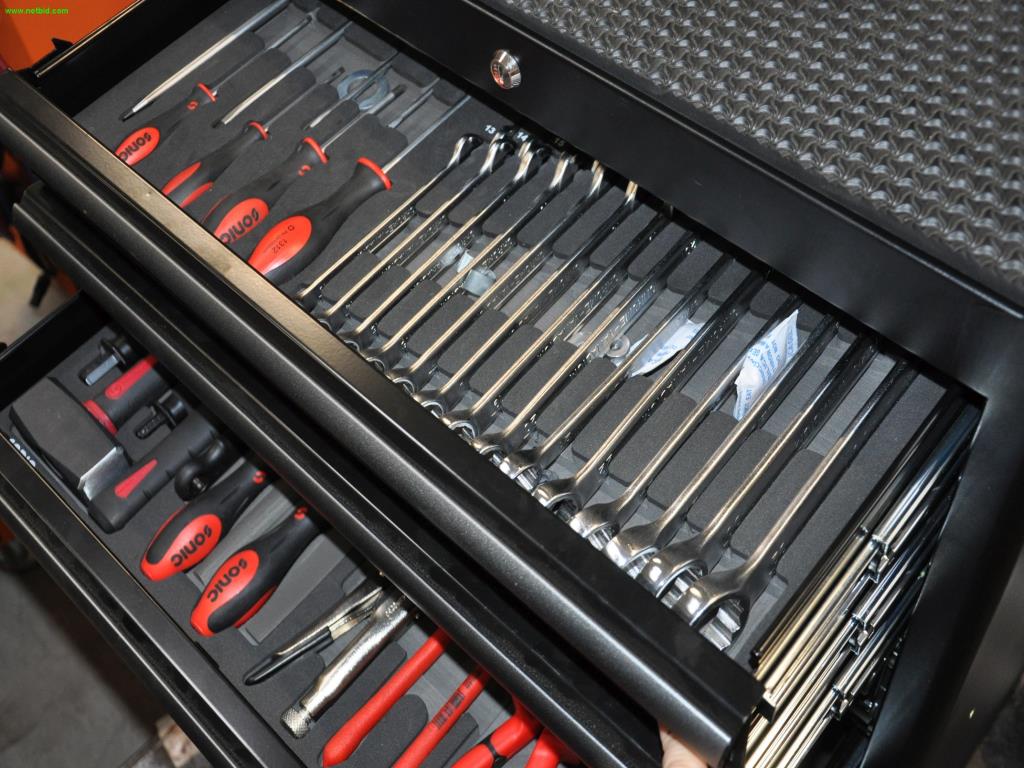 Maschinen, Werkzeuge, Handelsware / Werkstattausrüstung aus dem Umfeld<br> KFZ-Handwerk / Reifendienst-6